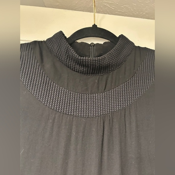 Zara Sleeveless Black Top wit Textured Neckline Detail - Picture 2 of 4